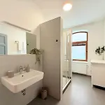 Linden-charm Homestay *
